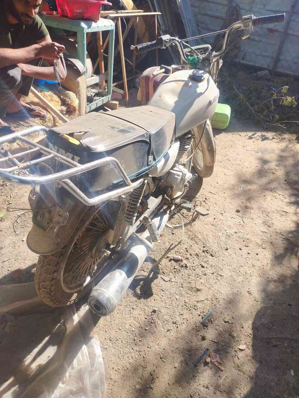 دراجه للبيع عايزه شويه ترتيب مكان نجف نداء شارع 60 أوراق سكنر سكنر***********
