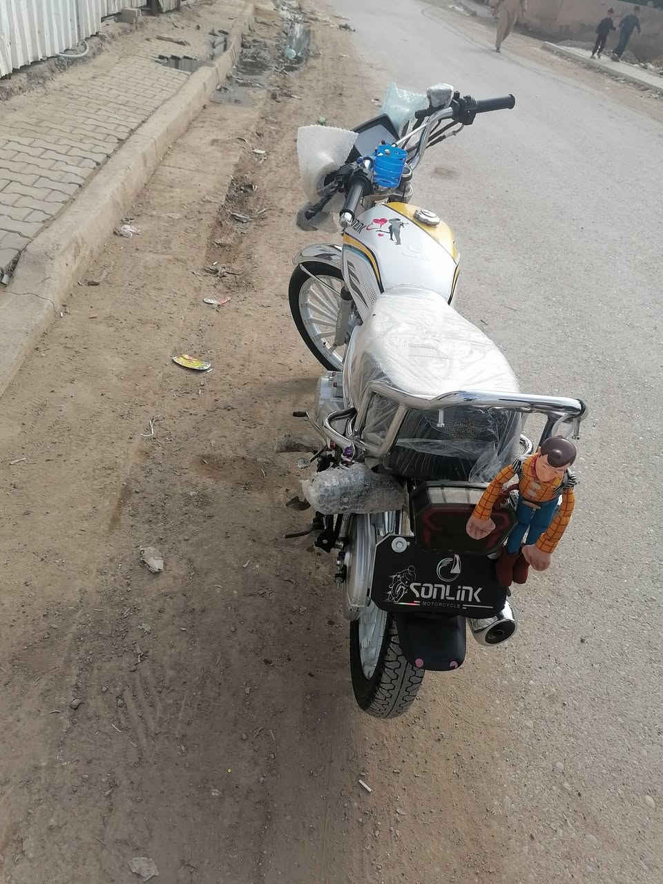 السلام عليكم شباب هاي دراجه ايراني سيفان خمسه كيرر خيرر من الله دراجه جديده موديل 25  مامتواجد خاص بس واتساب *********** مكاني بغداد  قرب جزيره بغداد السياحيه
