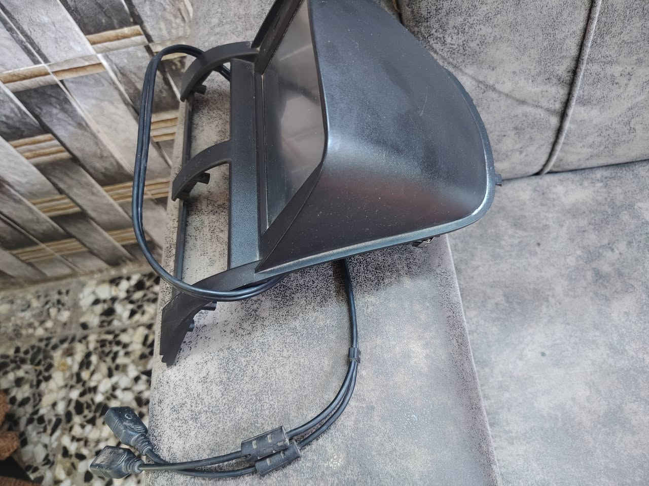 سلام عليكم شاشه مال طيبه نضيفة وشغله شاشه مال شركة مكان بغداد العبيدي السعر 50 بيهه مجال رقم ***********
