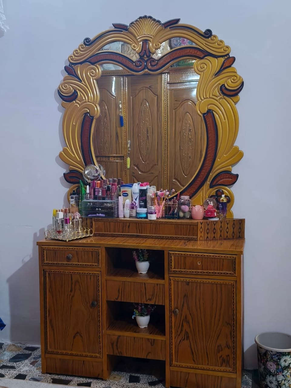 غرفه صاج تفصال نضافه 100% سعره 750 وبيه مجال قليل الاستفسار ع رقم *********** مكان المعامل شراي يتصل على الرقم
