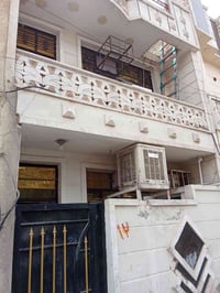 بيت مساحه 50متر الكفائات ضهر الشقق تبليط ومجاري وماء استفسار 078306814...