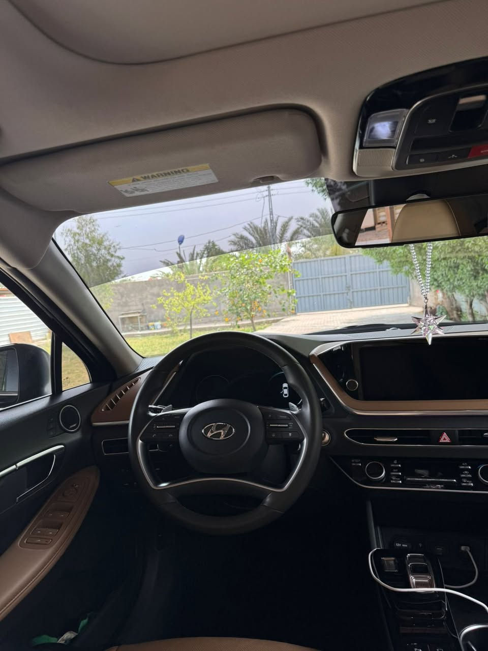 سوناتا 2023 اعلى فئة
للبيع سوناتا 2023 هايبرد – أعلى فئة (Limited)
سيارة نظيفة جداً وفول مواصفات و غلفة بالكامل ppf

 • محرك 2.0 لتر هايبرد (بنزين + كهرباء)
 • قوة تقريباً 192 حصان
 • گير أوتوماتيك 6 سرعات
 • صرفية بنزين قليلة جداً ومناسبة
            (925) كيلو تمشيك بالتفويلة 
🔹 المواصفات الخارجية:
 • لايت 4 عدسات LED  أمامية وخلفية
 • فتحة سقف بانوراما
 • ويل كب شكل رياضي
 • حساسات أمامية وخلفية
 • كاميرات 360 درجة
      •    تتقدم و ترجع بالريموت 

🔹 المواصفات الداخلية:
 • كشنات جلد عسلي
 • تبريد وتدفئة للمقاعد الأمامية
      •    تدفئة ستيرن
 • شاشة عدادات رقمية كبيرة 12.3 إنج
 • شاشة وسطية 10.25 إنج
 • نظام صوت BOSE ( حفلة )
 • داتا شو (HUD)
 • تشغيل بصمة + دخول ذكي
      •    تشغيل عن بعد اكيد موجود 

🔹 أنظمة الأمان:
 • رادار أمامي
 • تثبيت سرعة ذكي
 • تنبيه النقطة العمياء ويعرضها بالشاشة ( بالعينة ) 
 • نظام الحفاظ على المسار
 • فرامل طوارئ تلقائية

السيارة أعلى فئة و اعلى مواصفات و دشبولها لونين 
السيارة بيها تقرير غرق تعمل وتسير و السيارة مكفولة من الشخط من الدعامية للدعامية وين ماتريد تفحص افحص 
ماشية 55 الف كيلو 
السعر 198 ورقة وبيها مجال كلش قليل 
***********
مكان السيارة البصرة
