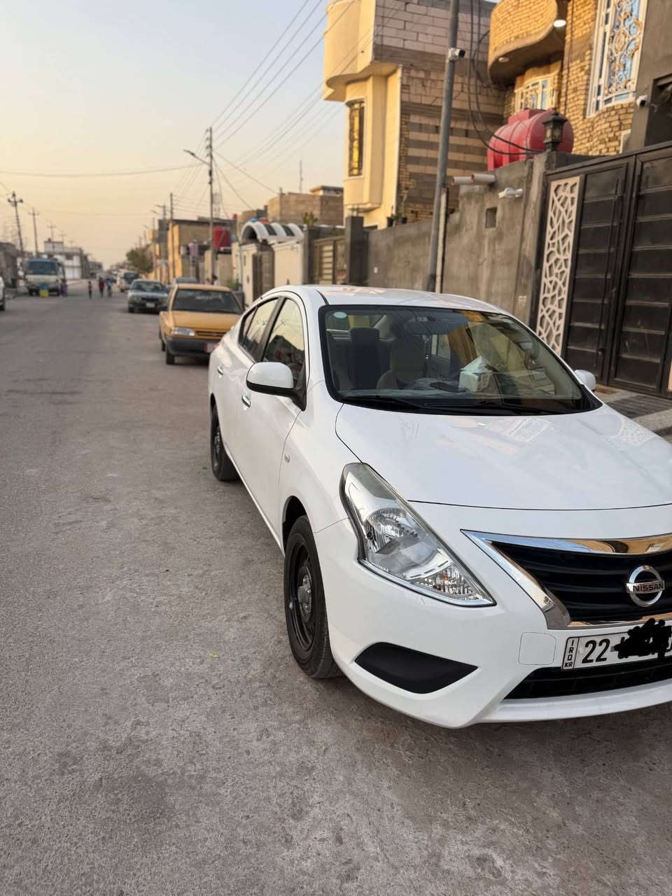 مكاني ابو صخير ***********
نيسان سني ٢٠٢٣ 
ماشيه ٣٣ 
رقم اربيل بأسم شركة 
السياره كفاله بيه بس شخط بالجاملغ الخلفي الايمن
ورصعه بالباب ما تبين 
السعر ١١٨ وبيه مجال
