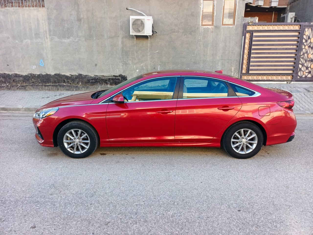 السلام عليكم سوناته للبيع مديل 18 مكينه 2400 سياره جديده وحلوه واريد امريكي مكفوله كفاله عامه بس الدعاميات تبريد ثلج حداديه جديده مدور ثاني يوم السعر 133 وبيها مجال مكاني نجف ***********
