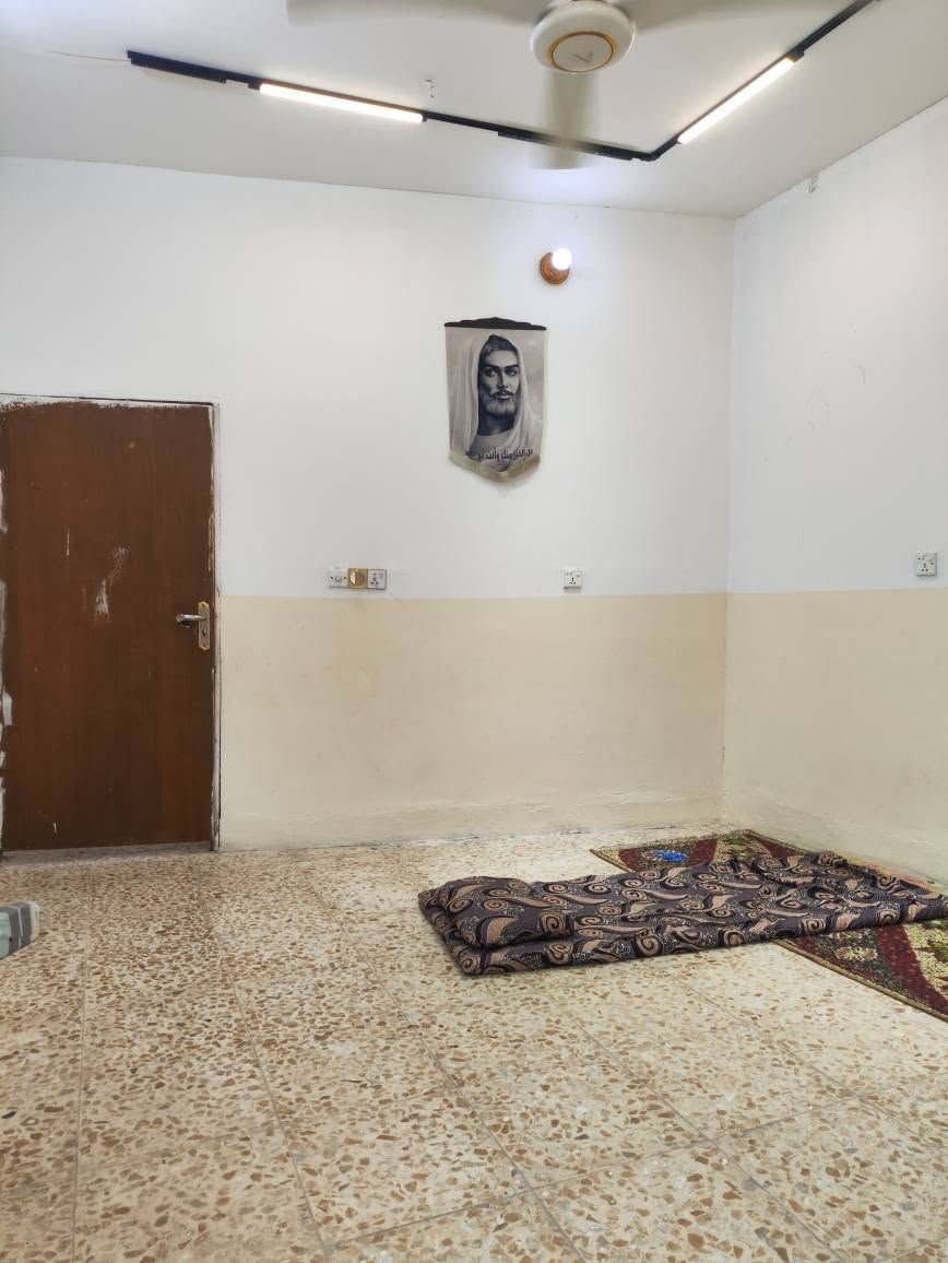سلام عليكم مكلف بالنشر بيت للبيع في كربلاء حي الحجه يبعد عن الإمام كيلوين بيع مراوس يرهم بيت شويه اكبر منه المساحه 100متر مسلح صب بي غرفه وصاله ومطبخ وستقبال وحمامات داخليه وخارجيه يرهم حسينيه للزوار او سكن السعر 50مليون عقد 117مفوض بطابو مكاتبه وي ابو سند باقي التفاصيل أتصل ‏‪***********‬‏ كربلاء, العراق
