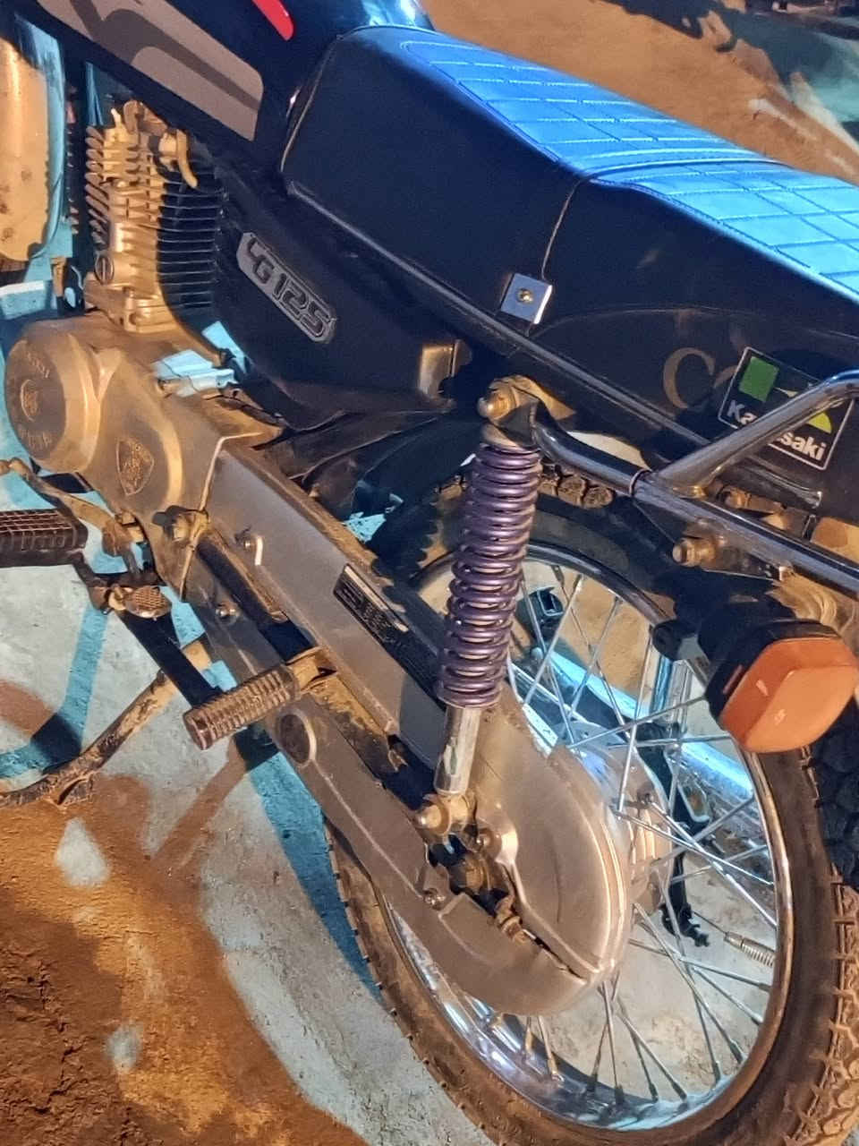 السلام عليكم دراجة ارشة أربعة كير للبيع نضيفة كاعدة حلوة كهربائيات شغالة اشاير بكلايتات أوراقه ضايعة جانت مخزونة موديل 2017 اعيد جانت مخزونة سعرهة 400 وبيهة مجال بسيط للاستفسار ***********.     او.    ***********.  المكان بغداد حي العامل
