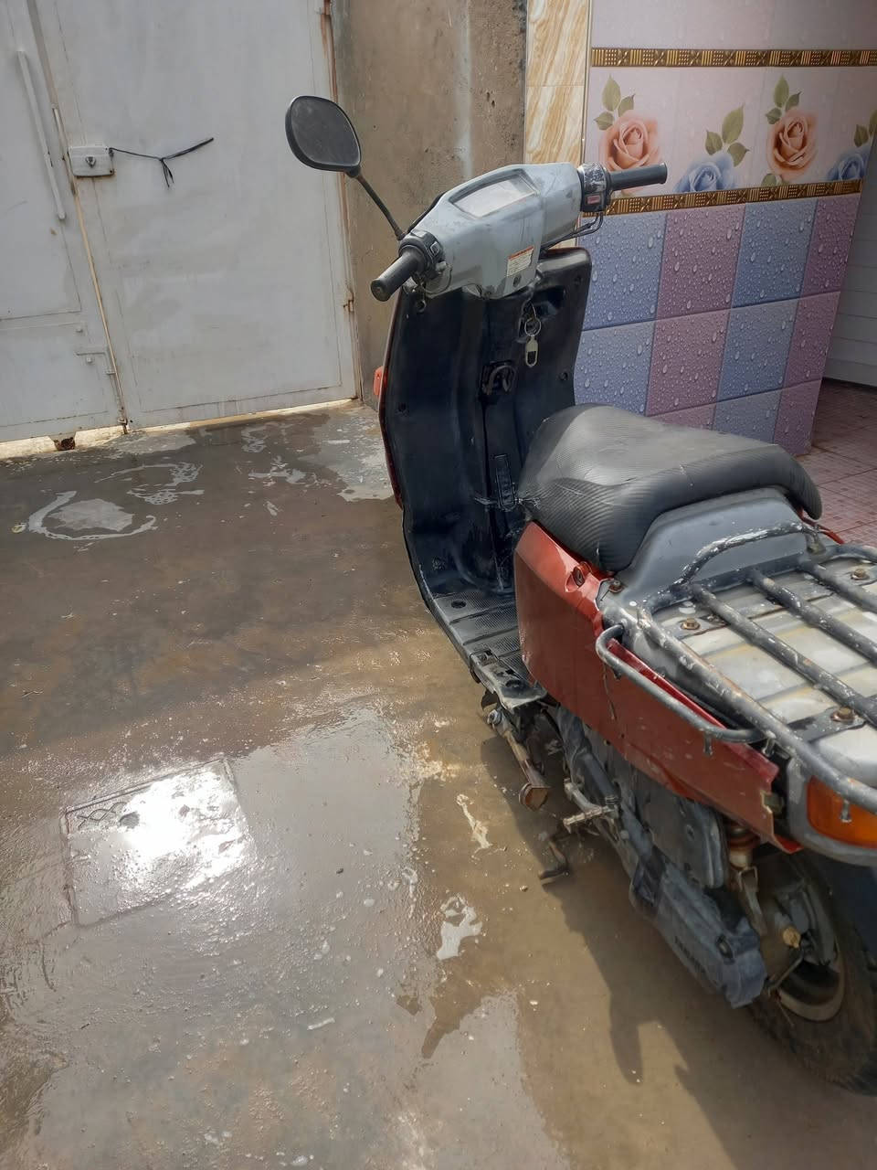 دراجة بيك ام نظيفه وحلوة وشغاله تخم تاير محرك مكفول كهربائيات نص هندر مع دراجه مفصخه مع محرك وتاير كلهن ب٣٠٠ الاتصال *********** ***********
