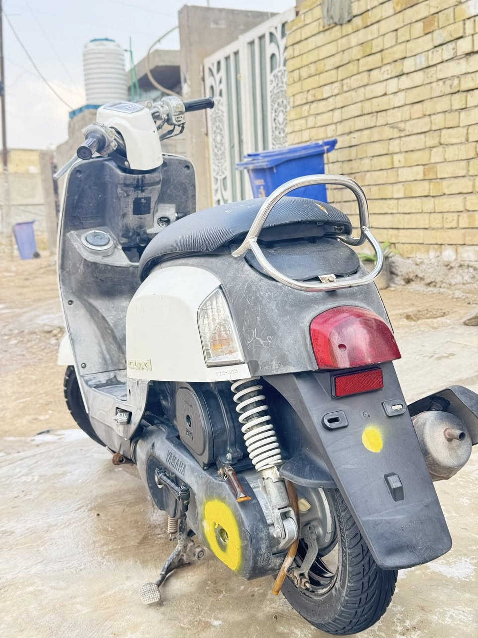 السلام عليكم دراجه ماكس بوليسي بلاديه دراجه نوزل كهربائياتها كلها شغاله نكره سلف مابيه نقص دراجه  ختم واحد كفرات وسوادات ومكينته دراجه ملحه ما ملعوب بيها اوراقها موجوده ووصل المعرض موجود سعر 625مكاني بغداد الدوره ابودشير***********
