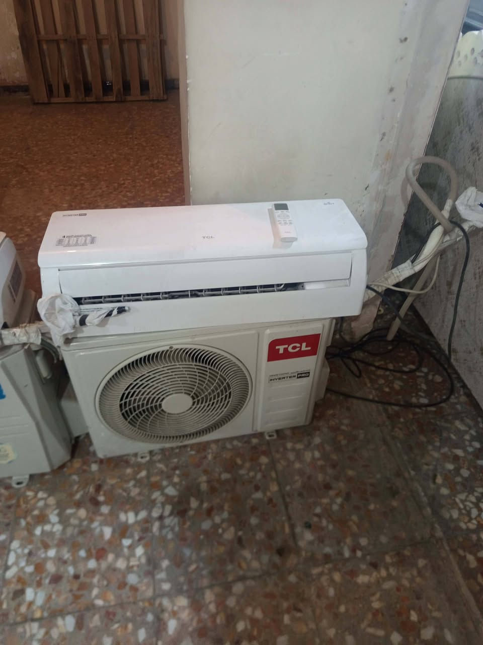 غرفه نوم أربع أبواب صاج تفصال مسويتها نضيفه جدا  7 قطع مع بلازمه حجم 40 ياباني جديده غير مستعمله وميز بلازمه نضيف هوه والفوانيس وسبلت اقتصادي تحكم بالنبيريه طن واحد نوعيه تي سي ال ياباني  للبيع مكان حي الجهاد الرفاق *********** مستعجلين عالبيعه إلي يريد يدخل خاص
