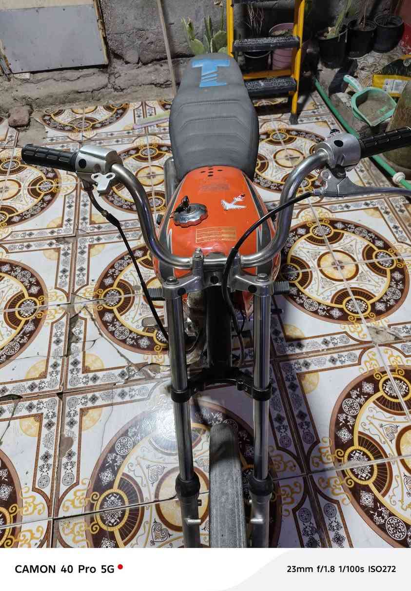 دراجه ايراني سيجي نامه موديل 20 و شاصي نامه البوريه ضعيفة دراجه تعمير جديد صدر أمامي جديد تانكي تانكي وموجوده كهربائية مالته موجودة كله بكاني بصره مركز رقم ***********
