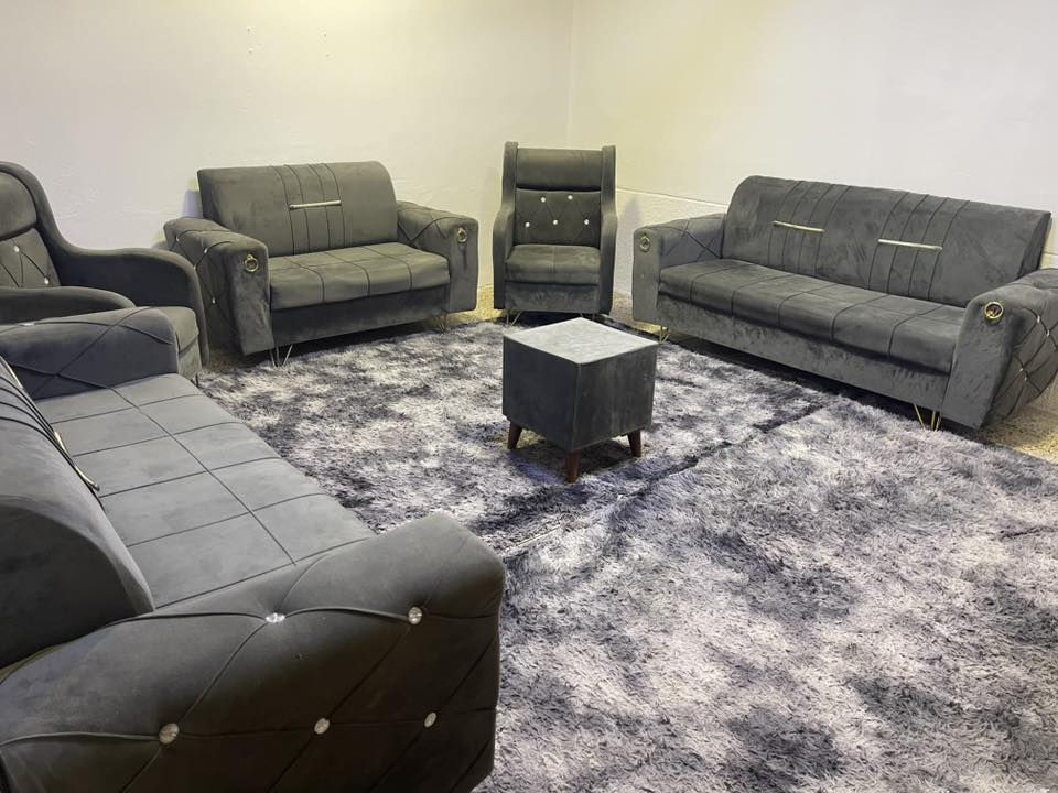 تخم 10 مقاعد نضيف بدون اي ضرر مع طبله وسطيه ب225 قفله
***********
