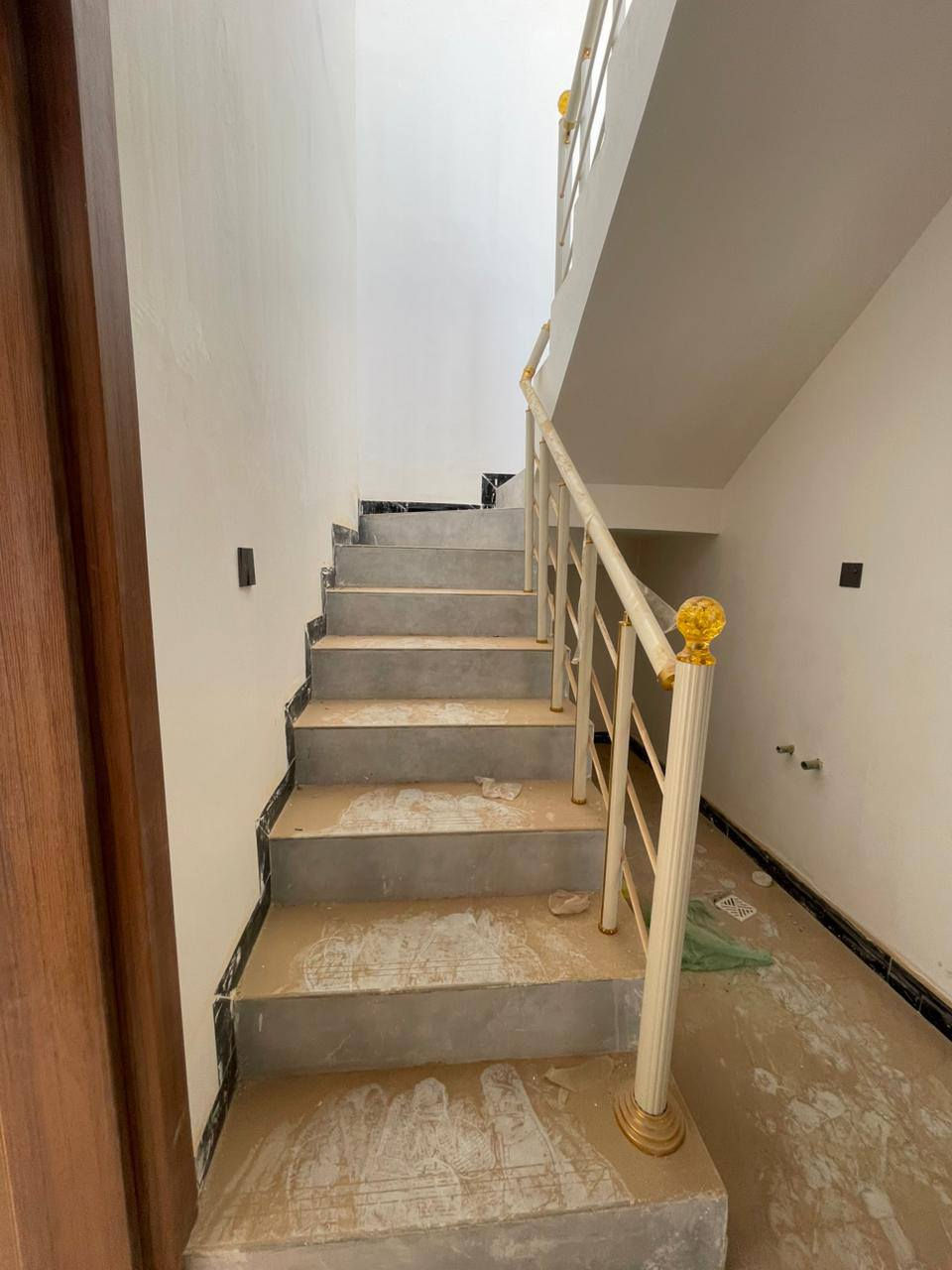 دار للبيع 
📍 مجمع الكرار السكني / المرحلة الثالثة
 المساحة: 160 م²  دار زيرو وجاهز للسكن
 عقده 70 مليون من الشركه واصل 35 مليون
 المتبقي  35 مليون على المصرف العقاري
 يباع بتطلوعه 
📞 للاستفسار والتواصل : مكتب النخيل للعقار
***********
***********
