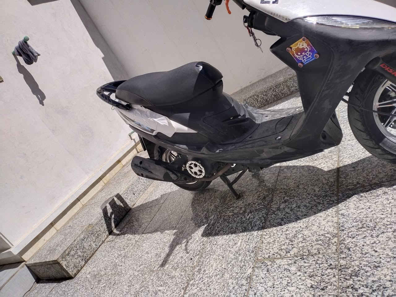 سلام عليكم من رخصه الادمن موطور ماكس بوشه 49 الموطور مامفتوح الون ابيض الرقم 550 وبيه مجال
الرقم الاتصال. 
***********
