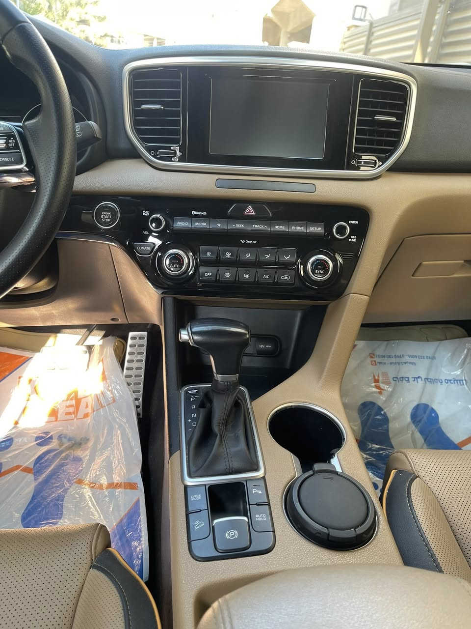 السلام عليكم
سبورتج جي تي لاين خليجي موديل 2020 
استلام المجموعه العراقيه الدوليه والرقم بغداد الدولي الجديد باسمي  
كير ومحرك مكفول 

السيارة (( بيها صبغ نص باب السائق والخلفيه تبديل + صبغ 

والجاملغ الخلفي كلير  ))   موضحة بالصور 

فول مواصفات 1/1 لمتد 

المواصفات :

 🛑بانوراما

محرك 2000 دوش 

 🛑بصمة

 🛑هاند بريك بصمة 

 🛑شاشة نفكيشن

 🛑تحكمات ستيرن

 🛑جنطة بصمة

 🛑كشنات جلد

 🛑حساس امامي خلفي

 🛑كامرة دوارة

 🛑كراسي كهرباء

 🛑 لايت لد

 وباقي المواصفات المعروفة بهذه الفئة 

ماشية  126 الف 

السعر : (188$) 

مكاني بغداد / الوزيريه  
الاتصال على الرقم 

***********
