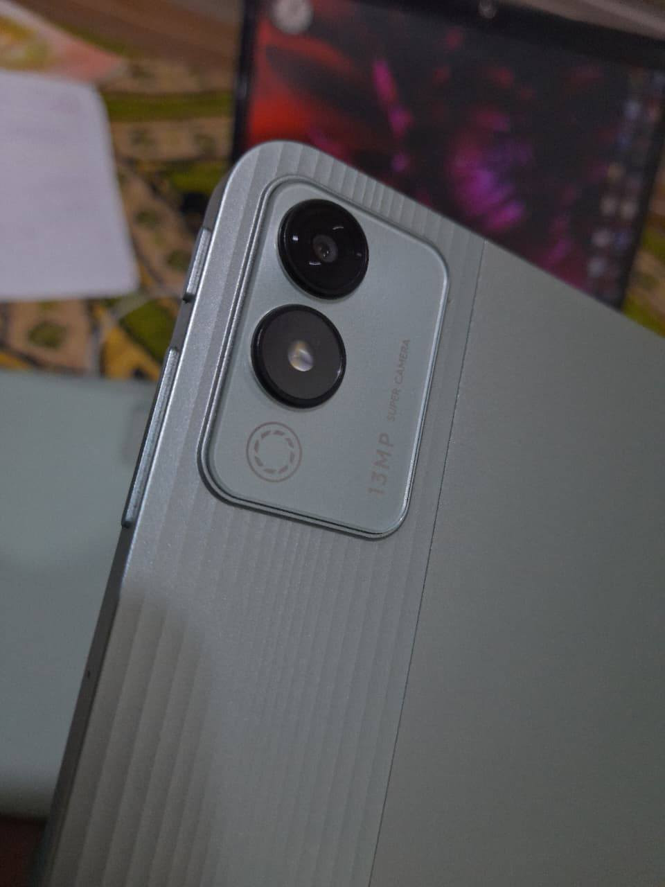 السلام عليكم
باد من شركة تكنو 
تكنو ميكا باد 11
Tecno megabad 11 
مواصفات:
لون الجهاز الأخضر.

أبعاد الجهاز الطول 257.1 ملم - العرض 168.7 ملم - الشمك 7.6 ملم - الوزن 510 غرام.

التابلت مزود بشريحة SIM وحدة من نوع Nano SIM

يدعم شبكات إتصالات الجيل الثاني 26 والجيل الثالث 3G والجيل الرابع 4G

التابلت يأتي بشاشة IPS LCD بحجم 11.0 بوصة، بدقة 1920×1200 بكسل FHD وكثافة 206 بكسل لكل إنش. كما تدعم الشاشة معدل تحديث 90 هرتز ودرجة سطوع 440 شمعة .

تابلت تکنو ميجاباد 11 يأتي مزود بمعالج Mediatek Helio G99 ثماني النواة بتردد 2.2 و 2.0 جيجا هرتز وبدقة تصنيع 6 نانومتر، ومعالج رسومات Mali-G57 MC2

التابلت يأتي بذاكرة تخزين داخلية   256 جيجابايت وذاكرة الوصول العشوائي الرام 8  جيجابايت أ الجهاز يدعم إمكانية زيادة مساحة التخزين الخارجي عبر بطاقة الميموري كارد MicroSD

نظام تشغيل الجهاز أندرويد 14.

يأتي التابلت بكاميرا خلفية بدقة 13 ميجابكسل تدعم تصوير الفيديو بدقة FHD 1080 بمعدل 30 إطارا في الثانية.

الكاميرا الأمامية بدقة 8 ميجابكسل تدعم تصوير الفيديو بدقة 1080P HD بمعدل 30 إطارا في الثانية.

البطارية تأتي بسعة 8000 مللي أمبير، وتدعم الشحن السريع بقدرة 18 واط.
التابلت مزود بأربع سماعات تعمل بنظام ستيريو وتدعم تقنية

Dolby Atmos، مع منفذ سماعات الأذن 3.5 ملم.

يدعم شبكات الواي فاي إصدار 5 بالترددات a/b/g/n/ac ويدعم Hotspot ونقطة الاتصال Dual-band خاصية

البلوتوث متوفر بإصدار 5.2 مع دعم خاصية LE و A2DP.

تابلت تکنو ميجاباد 11 يأتي مزود بمنفذ USB Type-C إصدار 2.0، الذي يدعم خاصية OTG

الجهاز يدعم نظام تحديد المواقع العالمي GPS.

يأتي الجهاز مزود بمستشعر التسارع فقط.

غير مزود بمستشعر بصمة الأصابع، ويدعم فقط خاصية فتحالقفل عبر تقنية التعرف على الوجه (Face Unlock).

محتويات علبة الجهاز:

الجهاز تكنو ميجاباد 11 - الشاحن بقدرة 18 واط - كابل USB من نوع Type-C - كتيب التعليمات والضمان.

الجهاز نضيف كلش لان سبوع استخدام وبعدة بالضمان 
مكاني البصرة .
سعرة ب(((((200)))))) الف فقط [[[[[ويوجد توصيل]]]]]لكل المحافظات
موبايل ***********
