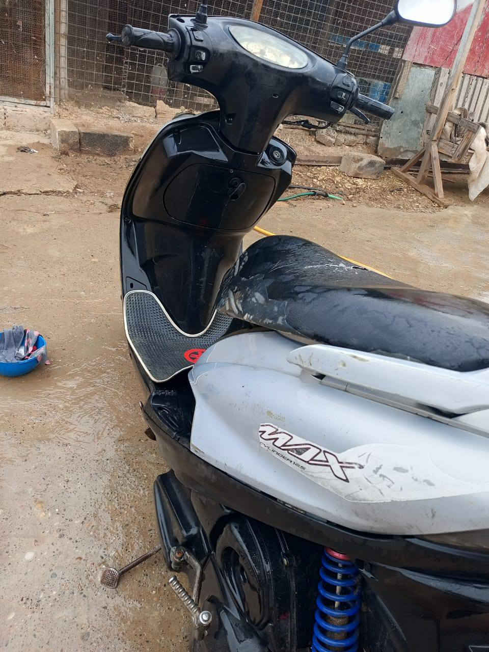 السلام عليكم من رخصه الادمن 

دراجه ماكس تعلب للبيع 

دراجه تحريكه ومعدل فول 

كهربائيات شغال سلف اشاير

بس المحرك معمر مره واحده 

اي استفسار اتصل على الرقم ‏‪0751 928 5752‬‏
