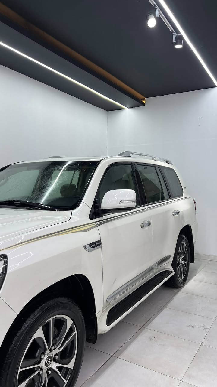 20
ماشي 140
V8
جاملغ وبنيد
مبدلات اصليات 
المكان بصره قبله حي المهندسين 
***********
