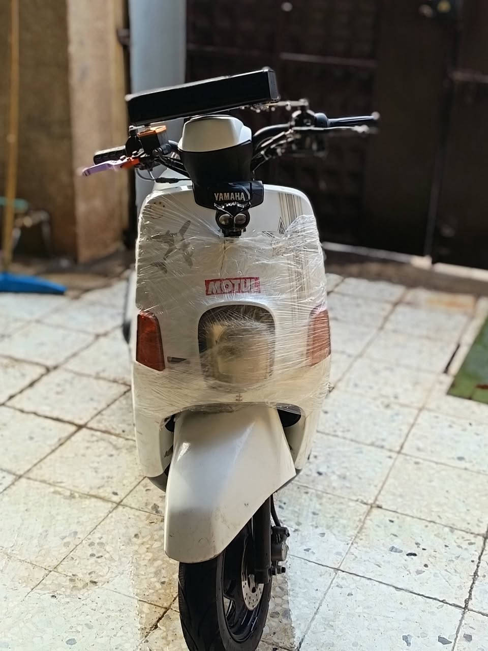 السلام عليكم دراجه بوليس نوزل للبيع ما مفتوحه كفراته ختم واحد دراجه كفاله عامه اي نقص ما بيه بيه منفنيس كهرباياته كله شغاله سعر 750 وبيه مجال  مكاني الشعب رقم التيلفون ***********
