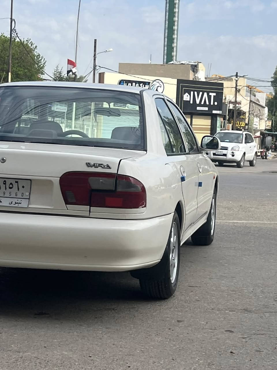 بروتون 2004 
كير توماتيك 
رقم نينوى بسمي تحويل مباشر مكينة وكير شرط تبريد ثلج تايرات جديد البارحة شديتهم طحن جديد مايحتاجلها اي مصرف جام كهرب صبغ بس جاملغ خلفي وشوية من الباب تطويز مكان السيارة موصل حي الزهور السيارة احلا من الصور 
*********** بينو واتساب 
السعر 66 وبيها مجال بسيط
