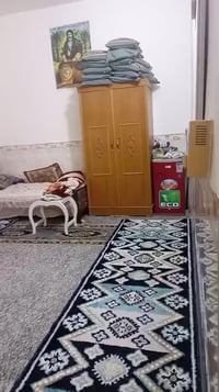 بيت للبيع في حي الغدير قرب السوق يتكون من استقبال وصاله ومطبخ وصحيات د...