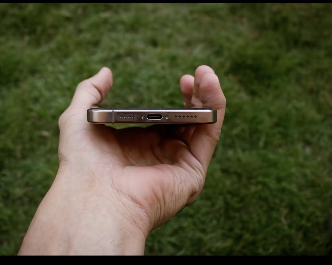 آيفون 16برو ماكس ذاكرة256 بطاريه 98عدد دورات شحن 235 جهاز نضيف مبدل اي شي بي ولا شخط بي ليحب يشتري يتواصل على رقم هاذه ***********
