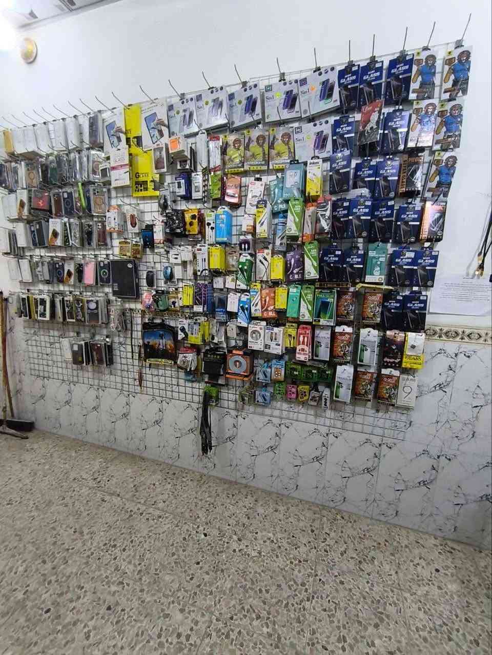 محل للبيع
٤ فاتريتات ميز صيانة فاترينة جام
غراض خير من الله 
اكثر من ٢٠٠ لاصق
اكثر من ١٠٠ كيبل
و باقي الاكسسوارت
العبيدي حي الرئاسة شارع 20
لتفاصيل اكثر اتصل على الرقم ***********
