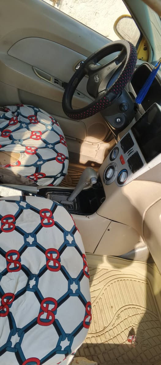 اخوان السلام عليكم شيري فلاوين للبيع موديل 2011 سياره كامله مكمله كل شيء ما بيها خياس بيبان  الاماميه فقط كير ومكينه كورولا بيكاتشو سنويه نافذه بالاثنين و  22 قفلها 15 ورقه رقم الهاتف ***********
