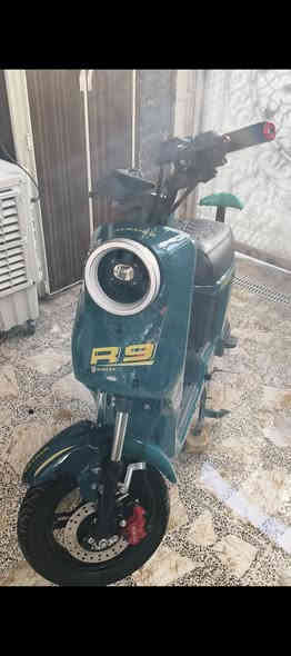 السلام عليكم
للبيع دراجة شحن R9  دراجة نظيفةجدا
المواصفات:-
1-سرعة 70 حقيقي
 2-نظام الرجوع إلى الخلف(R)
3-لايت زنون مع سكن لد متغير او ثابت
4-نظام بلوتوث
5-جك كشن
 6-دسك بريك شحط
7- ويل رياضي 
8-ملف 2000Wحقيقي
 9-دبل رياضي غاز
10-بصمة 2 مع سويج2
11-تايرات جبلية مع نظام تزحلق
12- اي عطل بلدراجة يظهر على شاشة الدراجة
13-لا تتأثر بلمطر او الماء القوي 
العنوان بغداد الحرية 
للإستفسار الاتصال على الرقم السعر خاص  ***********
