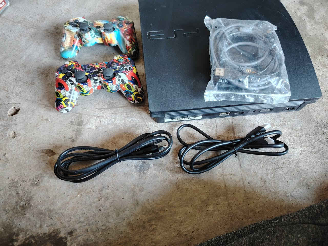 سلام عليكم اخوان
بلي ستيشن 3
سلم مهكر 
بلي ما مستعمل هواي جديد
عنوان دور الزراعه
 عدد الجوستك 2
رقم الهاتف
 ***********
يوجد واتساب 🌟
