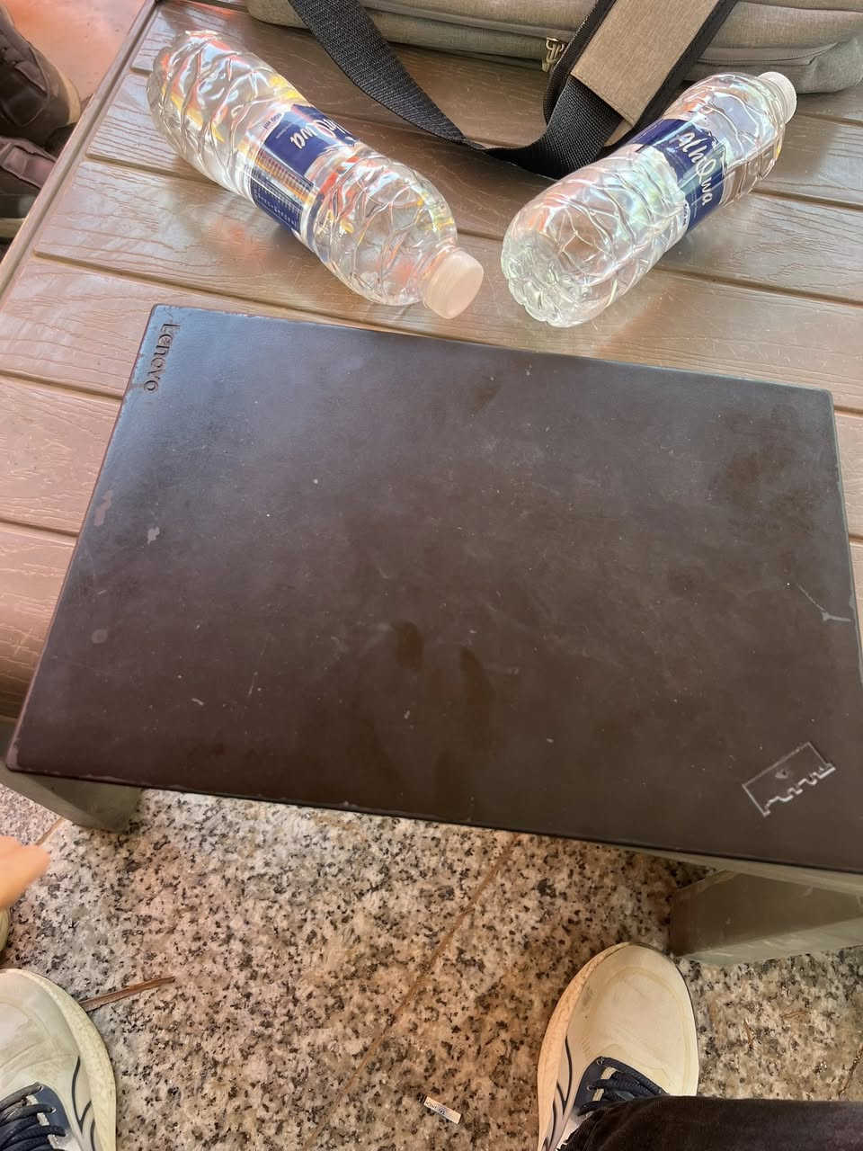 جهاز لينوفو t 470
معالج i7 7600u ييجي بنواتين و 4 مسارات سرعة المعالج للأداء المكتبي جيدة جدا 
كرت داخلي من انتل hd620 
رام 8GB ddr4 
تخزين 256 data ssd Samsung

مجرب عليه العاب مثل ماين كرافت و رزدنت ايفل ٢ ريميك و فورتنايت الجهاز بيه زر ال c مكسور بس مايعيق الكتابة 

سعره ٢٢٥ الف 
*********** واتساب موجود
