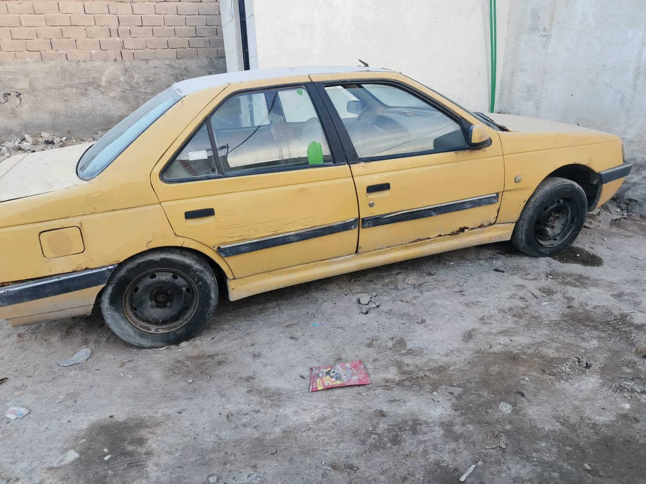 سلام عليكم بيجو 405 للبيع سياره كير مكينه حداديه جاهزه بيها نقوصات مثل جبنه مال محرك طاكه سعرها 12 وبيها مجال ***********
