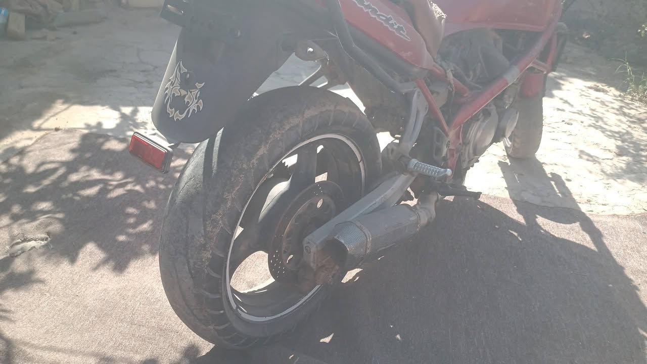 من بعد اذن الدمنيه للبيع دراجه بطح محرك كايمه ومتروكه مابي وراق يعني كوم حديد السعر 200 الف قفل هاذا رقم صاحبه *********** وتحياتي للجميع
