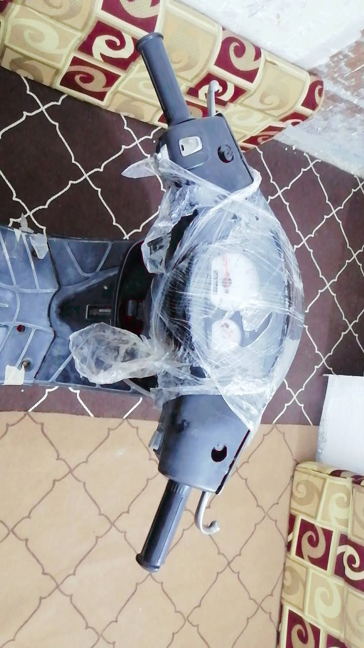 سلام عليكم دراجه تسعه زروف بعده جديد للبيع  كلشي مابيه المكينة مامفتوح ناعمة شلع ونهض تخبل بس باتري ما بيه كلوب و شاير شقال بس سلف و هرن ال باتري السعر 300 وبيه مجال مكاني البصره زبير ***********
