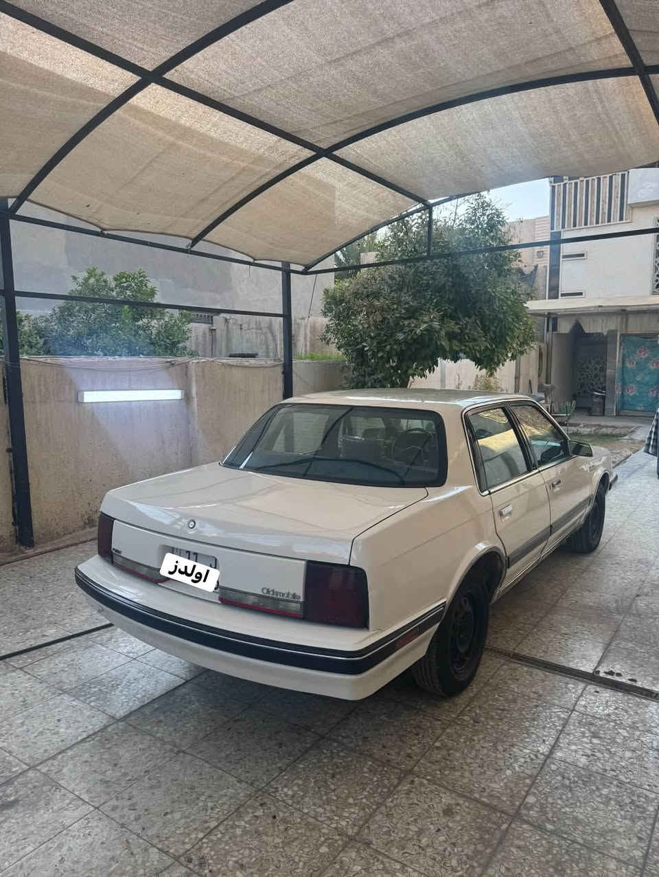 السلام عليكم. للبيع اولدز موبيل 1990. كير محرك تبريد صدر كهربائيات كفاله عامه  تخم تاير سنتر لك شغال سياره جدا جديده ومعتني بيه. مكفوله من الضربه صبغ عبايه فقط. مكاني بغداد السيديه. رقم بغداد بأسمي 
السعر 53 وبيه مجال. ***********
