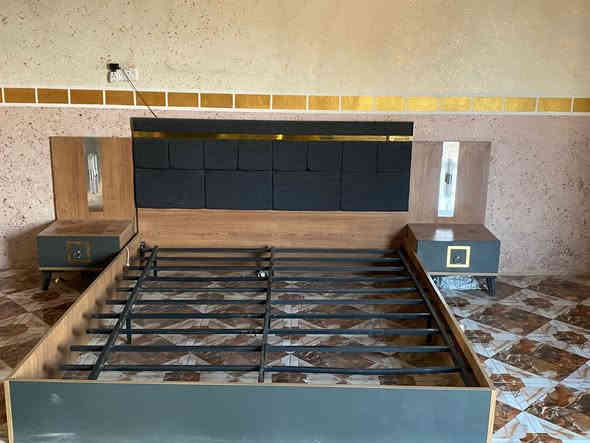 سلام عليكم غرفه نوم تركيه جديده صارلها شهرين للبيع سعر ٧٥٠٠٠٠٠٠
***********
