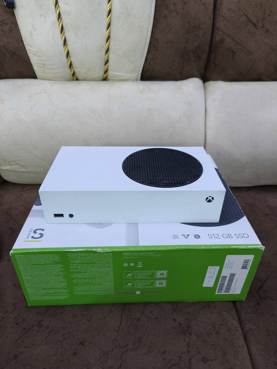 السلام عليكم
جهاز Xbox series S مستخدم

استخدام قليل ومتروك بسبب مشغول بادراسة ( طالب سادس) 

البلي نضيف جداً.. 

ملحقات كامله ( وياه يدتين) 

ملاحظه: البلي مفتوح بسبب ألبارو كهرباء قويه وصلحته ورجعت نفس القطعه بدون تبديل. 

سعره:280

 للتواصل:*********** مكان بغداد منطقة جسر ديالى
