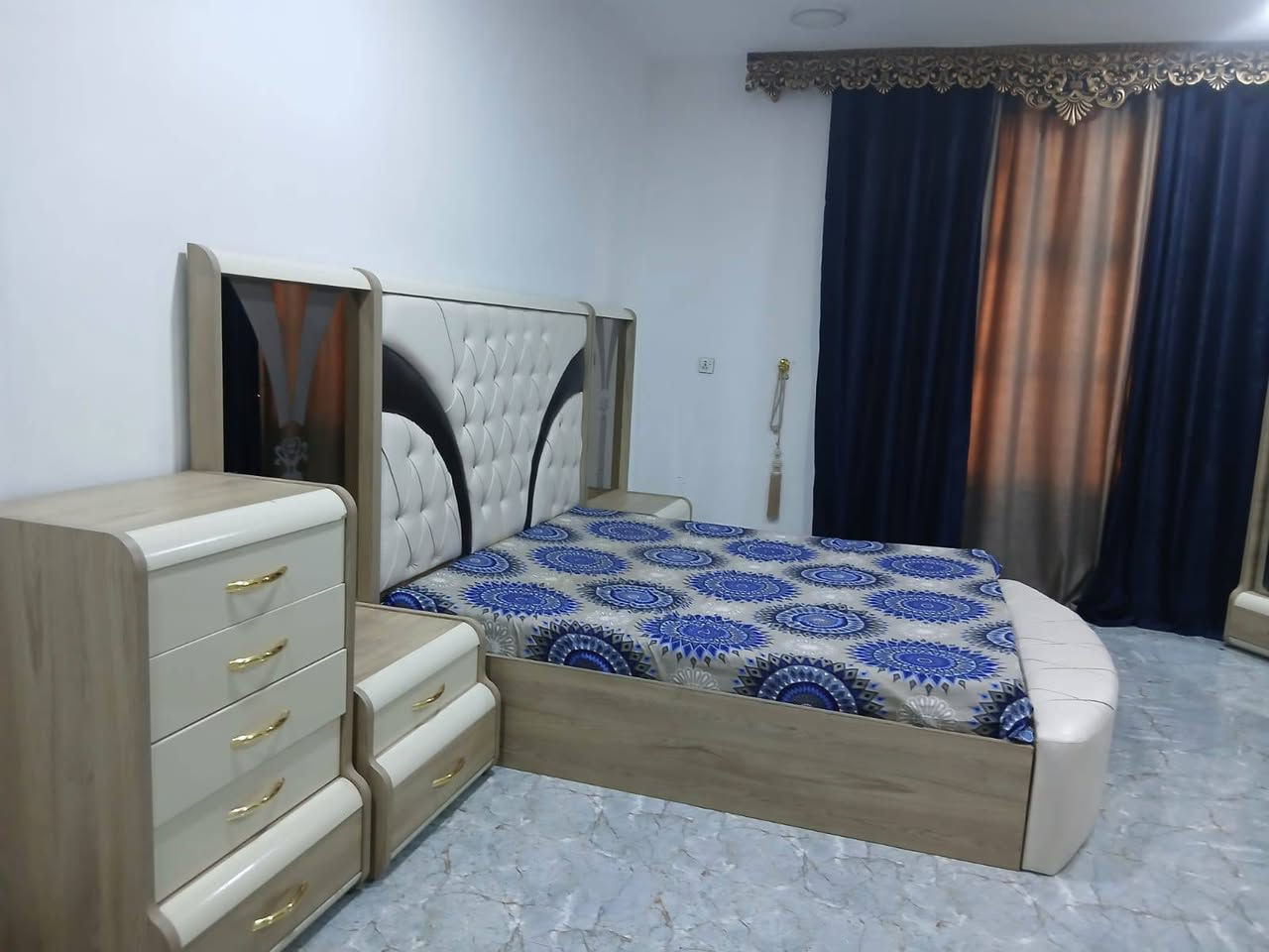 غرفه نوم تركي ثقيل واستخدامها قليل جدا اخذتها ب ٣ ملايين اريدها بمليون و٦٠٠ وبيها مجال قليل المكان بغداد  للتواصل على هذا الرقم  ***********
