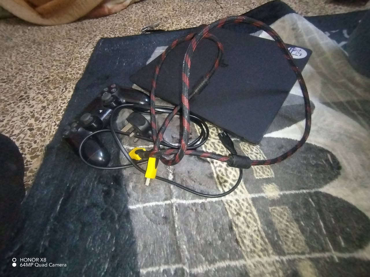 بلي فور للبيع 
نظام 9 
سلم 
مع جوستيك 1 اصلي 
كيبل شحن كيبل اج دي
شاحن جوستيك خاص
سعر 325 وبي مجال


**إذا كنت صاحب هذا الإعلان وتريد حذفه لأي سبب، رجاءا أرسل رسالة إلى الدعم الفني**