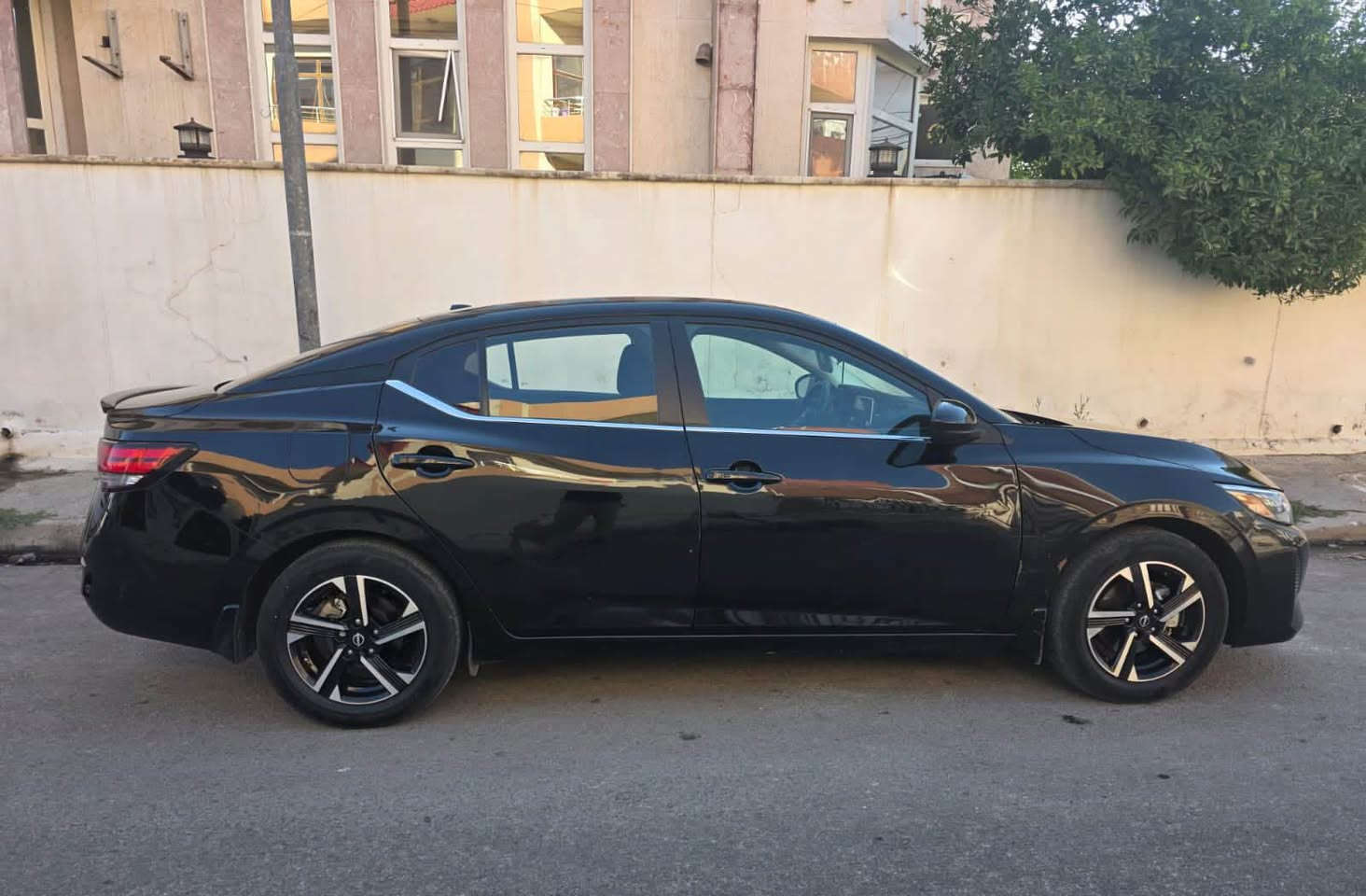 Nissan Sentra 2025 
نیسان سێنترا مودێل ٢٠٢٥ 🔥

حساس/رادار سینگ و پشت و قودیک
رادار جادە
                                                                        Auto Hold
دەرگەهـ بەسمە و سویچ بەسمە 
شەغال / کامیرە /شاشە مەزن
نیضام Eco
ویل کروم شریکە 
تحکم ستێرن 
تحدید سرعە 
شحن Tipe C 
رێڤەچوون 38.000. Mil
رەقەم دهوک / تحویل ب شەرت
ــــــــــــــــــــــــــــــــــــــــــــــــ
بولند و چەمەلوخ سبخ 
بێ شاصی
سعر دبن بازاری دا 🔥
132$و بیچەکا مجالی 
موبایل *********** دهوك, العراق
