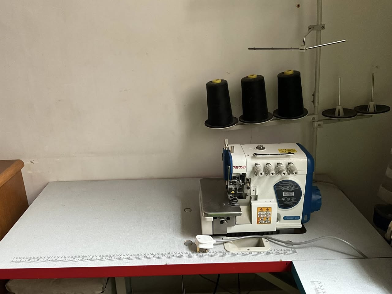 مكينة اوفر شركة preclous  اصلية وجديده استخدام مرتين فقط
***********
