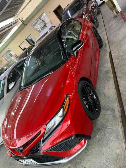 السلام عليكم
بيع او مراوس
كامري 2022 XSE 1/1 فول مواصفات للأخير 
السيارة 6 سلندر 
ماشيه 73 الف ميل وقابله للزياده
السيارة بدون صبغ حادثها قبق الصندوق فقط ومبدل بلادي صور الحادث مرفقه بالمنشور 
المواصفات 
رادار امامي خلفي 
بصمه 
بانوراما 
نقطة عمياء 
كشنات تدفئة تبريد 
هاند بريك بصمه 
3 أنظمة قيادة ( eco / normal/ spot )
تدفئة ستيرن 
سستم صوت jpl
تحديد سرعه 
تحديد مسار 
وباقي هواي مواصفات
 السعر ٢٤٠ وبيه مجال
للاستفسار اتصال وبيك خير وتدلل ***********
