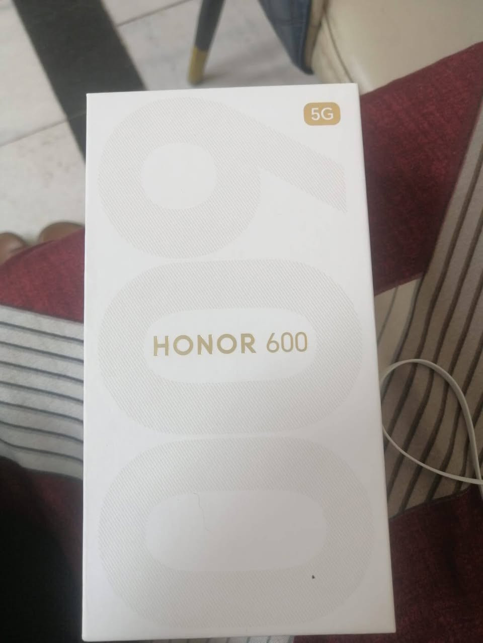 للبيع: Honor 600 5G (بكامل ملحقاته)

• ​​الشاشة: AMOLED بحجم 6.57 بوصة، بتردد 120Hz (سلسة جداً وواضحة تحت الشمس)

• ​المعالج: Snapdragon 7 Gen 4 (أداء قوي وسريع بالألعاب والتصفح)

• ​الذاكرة: [512GB] مع  [12 RAM]

• ​الكاميرا الخلفية: بدقة 200 ميجابكسل مع مثبت بصري حقيقي (OIS) لتصوير فائق الدقة

• ​الكاميرا الأمامية: 50 ميجابكسل لعشاق السيلفي.
​البطارية: ضخمة جداً 7000 مللي أمبير (تطوّل معك أيام) مع شحن سريع 80W

​الميزات: مقاوم للماء والغبار بمعيار IP68/IP69K، ويدعم شبكات 5G


**إذا كنت صاحب هذا الإعلان وتريد حذفه لأي سبب، رجاءا أرسل رسالة إلى الدعم الفني**