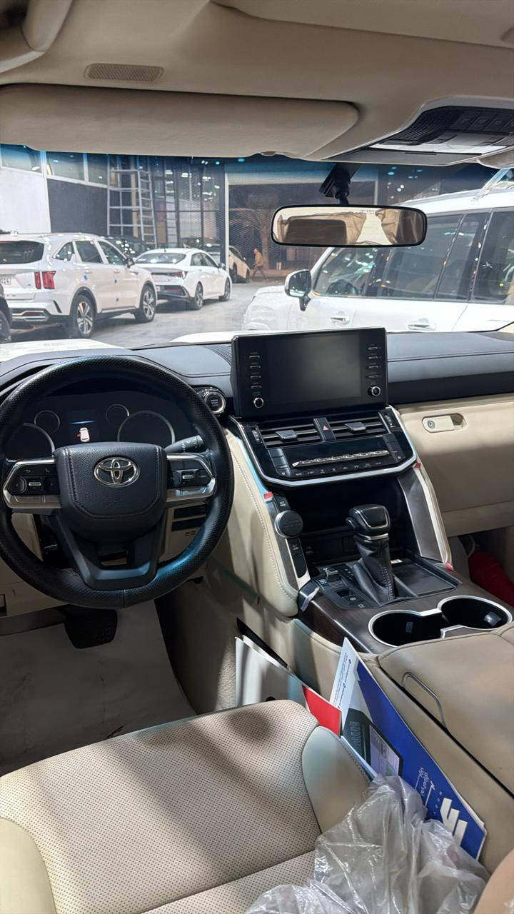 Land cruseir 2024 🎌gxr limited 
لاندكروز 2024 🎌 جي اكس ار لمتد 
تبريد مقاعد 
مقاعد كهرباء 
شاحن واير ليس 
ثلاجه 
تغليف كامل المركبة ppf ✅
عداد المسافة المقطوعة 19000 k/m 

📍بغداد شركة ابو ظبي چكوك قرب بوابة الكاظمية 

0771 811 1145

0781 844 4044 📞
