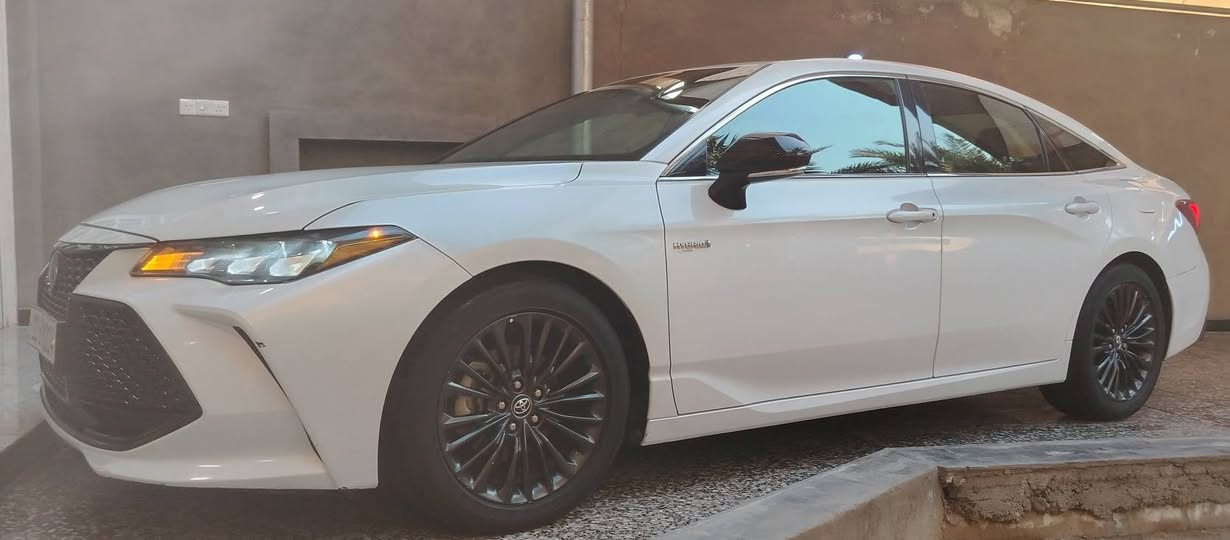 السلام عليكم تيوتا افلون 2020 أمريكي xse فول  هايبرد حادث جاملغ خلفي صبغ وصندوك بدون دواخل ماشيه 59 الف كم السياره جديده كلشي بيها وظع شركه مكفوله من الضرر عدا مال أمريكا السعر المطلوب 240مكان السياره بغداد للاستفسار ***********
