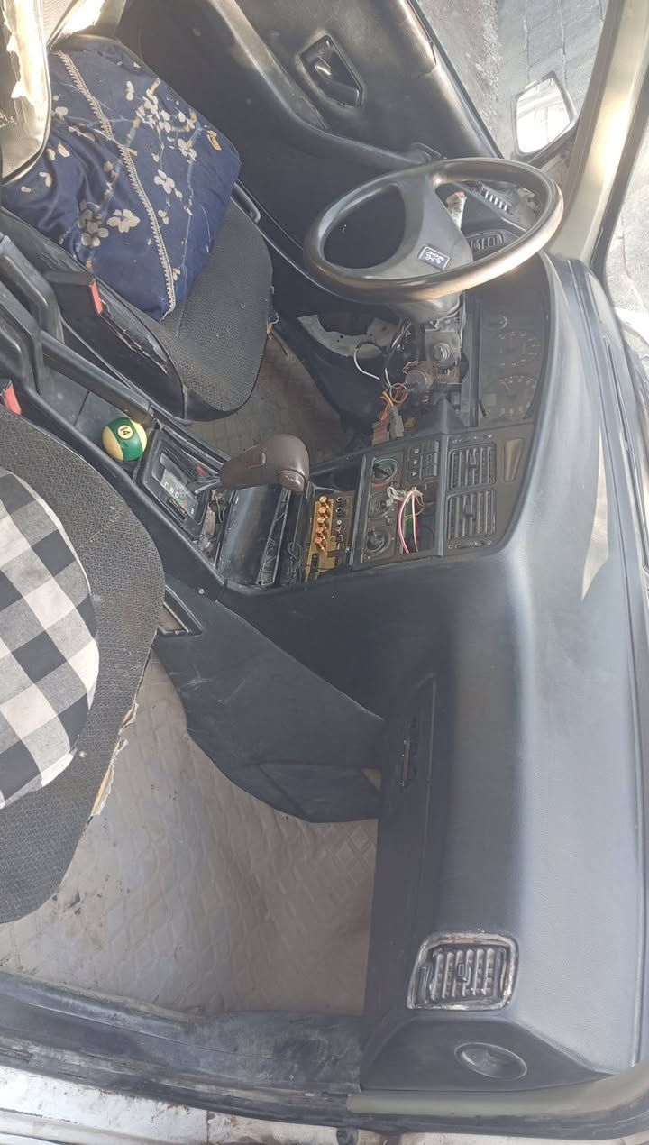 السلام عليكم ورحمه الله وبركاته سيارة بيجو خصوصي اوتوماتيك موديل 2010 رقم قادسية الماني سنوية عضم عاج مستمسكات راعيها موجودة مكينة وكير اوتماتيل نضيفات تخم تاير نضيف حدادية نضيفة ابيع بدون راعي اتكفل عشائر وقانون سعرها 13ورقة بيها مجال حك جيتك عنواني بغداد مدينة الصدر هاتف ***********
