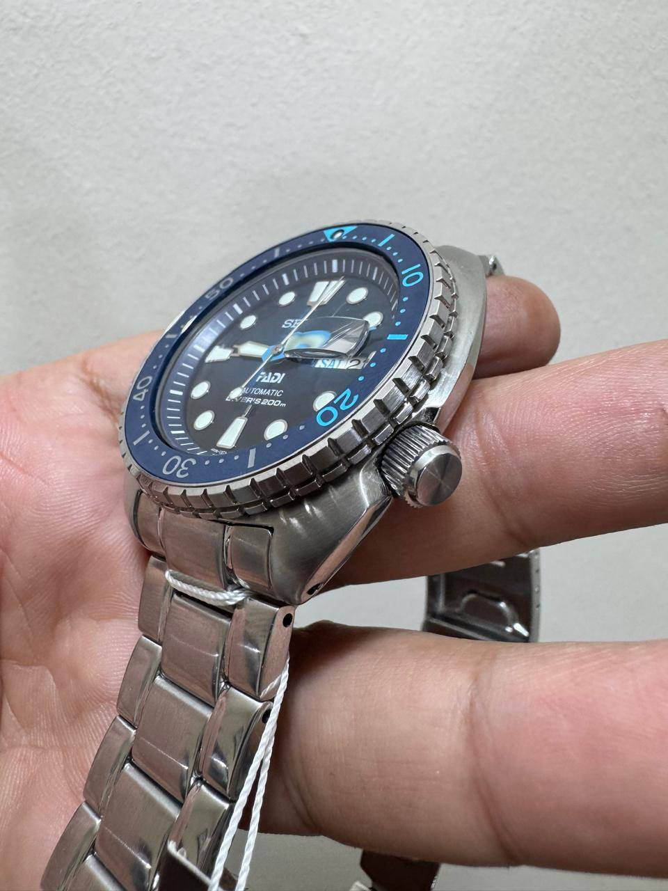 سيكو اصلي وكاله شرق اوسط
غواصين ٢٠٠ متر - قطر ٤٦ ملم 
زجاج زفير - طوق سيراميك متحرك - قفل بحري 
مستخدم كم مره بحالة الجديد مع كافة الملحقات 
السعر 370$ 
مكاني بغداد ومتوفر توصيل


**إذا كنت صاحب هذا الإعلان وتريد حذفه لأي سبب، رجاءا أرسل رسالة إلى الدعم الفني**