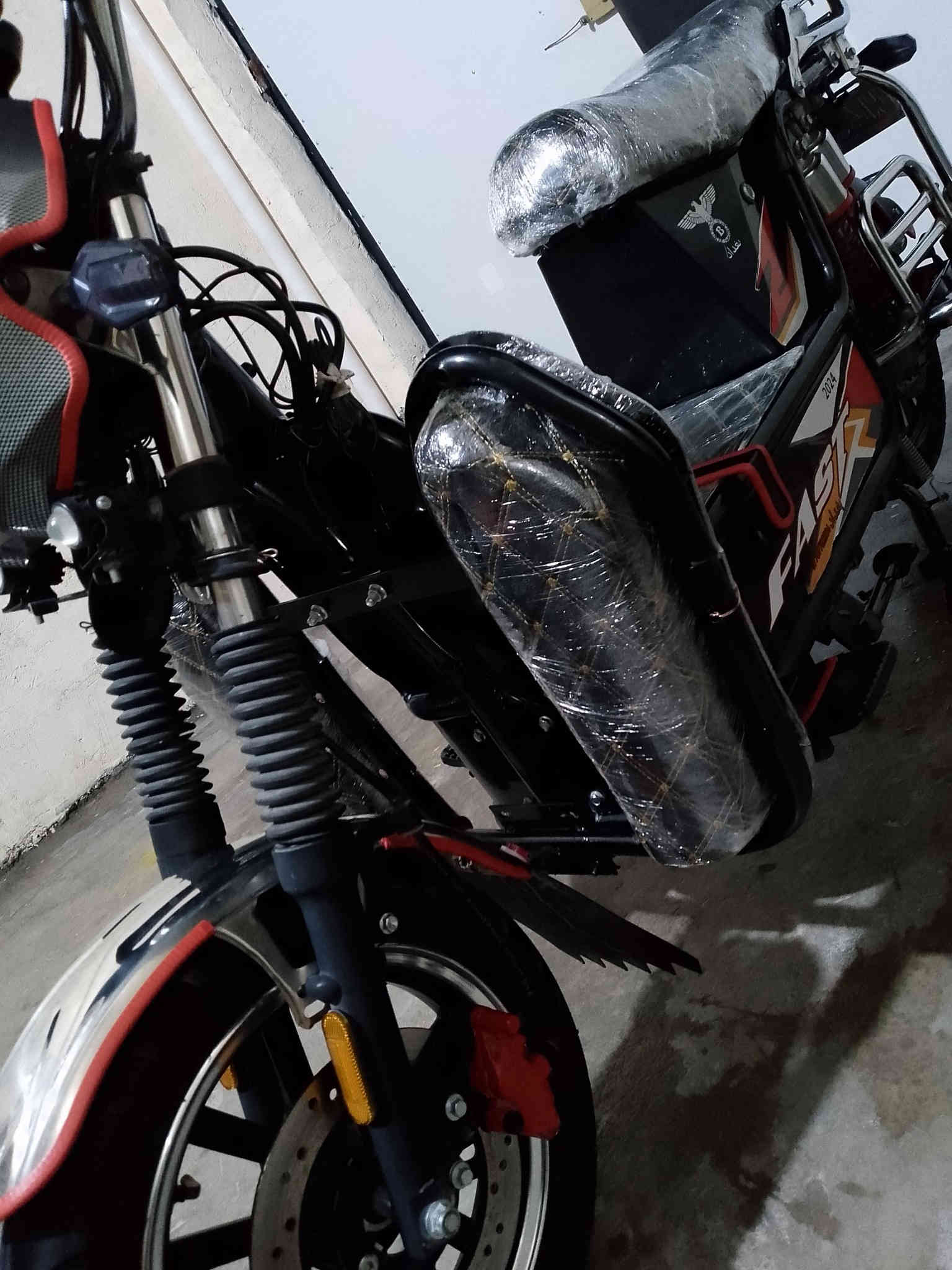 السلام عليكم موطور جبلي للبيع 
موديل 24 موطور جديد ماتذب علي كلشي
بطاريات جديد 6 باتري موطور مال جناي 
مثل ماموضح بالصوره جاهز مجهز
المكان شارع الأطباء بالسوگ القديم 
السعر 620 للأستفسار 
الاتصال بالرقم ***********
