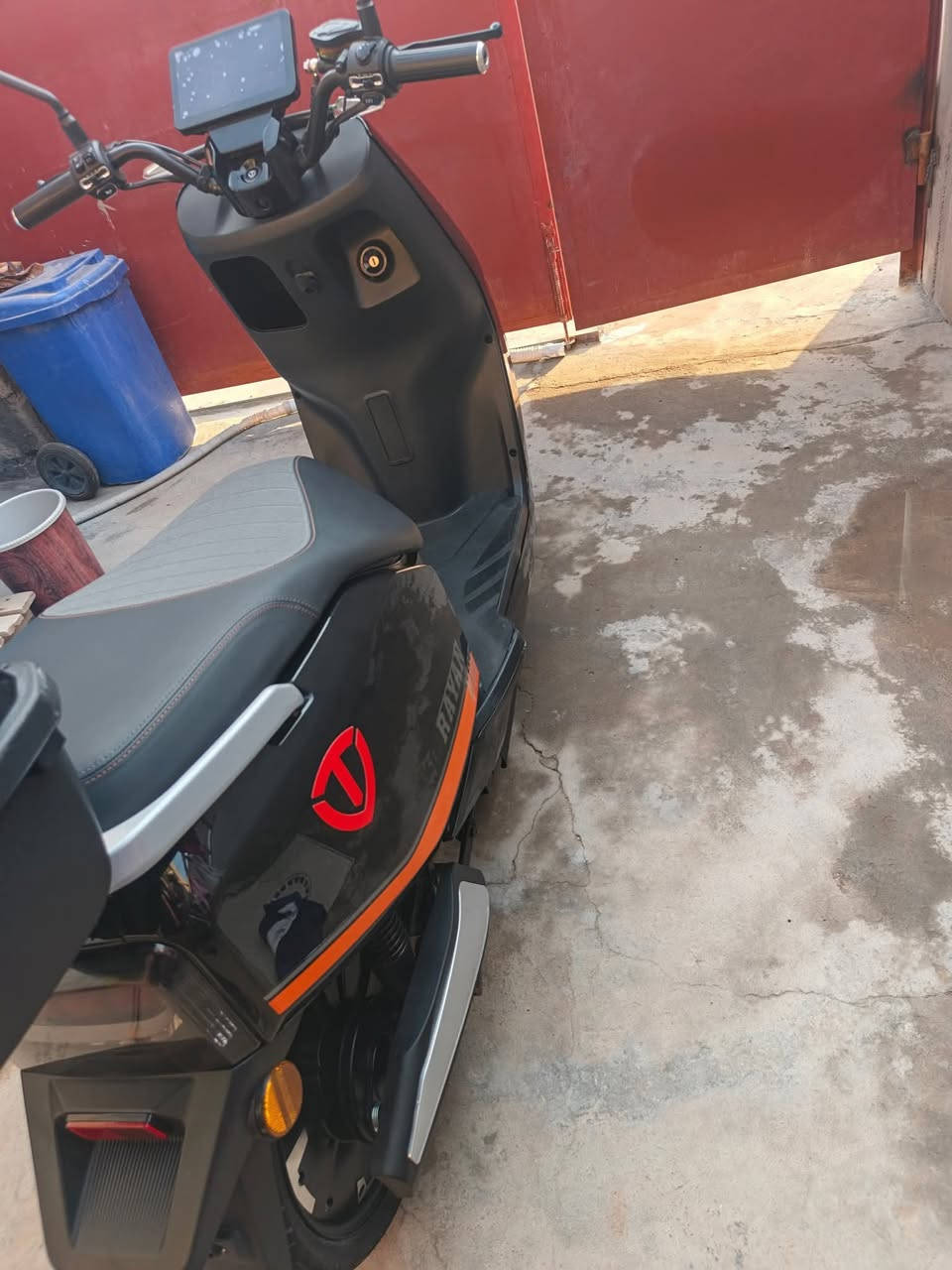 دراجة الريان TAILG F51 الكهربائية - سرعة، راحة،
سويچين + بصمتين + تشتغل بصمه مثل ما موضح بل صوره 

شـاشه فول ديجيتل تعرضلك السرعه والاعطال 

بطاريات عـدد 6 من شركـة TAILG  العالـمية

حجـم الويل 12 تايـر بطح يمنع الانزلاق

بطارية غرافين 72 فولت / 35 أمبير

مدى يصل ل 100 كم بشحنة واحدة سرعة قصوى 75 كم/ساعة

تعليق هيدروليكي لقيادة سلسة

ملف2000

ستان كهـربائي

نظام, P بـارك

 نظام R رجوع الى الخلف 

تصميم مريح ومقعد هندسي

مستخدمة شهرين فقط ✅

السعر 900 وبيها مجال دراجه جديده معنى الكلمه أي نقص مابيها 

العنوان / بغداد 

للتواصل خاص او رقم واتساب ***********

***********
