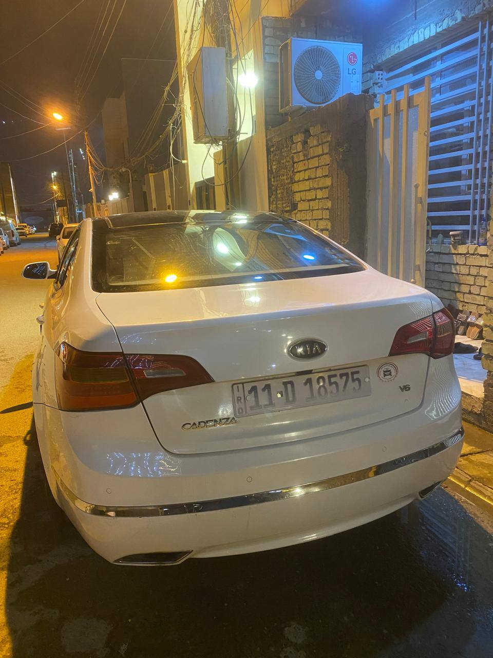 السلام عليكم
للبيع كيا كادنزه ٢٠١١ خليجي فول مواصفات 
رقم بغداد بسمي 
الحادث جاملغ وبنيد السعر ٨٨ وبيها مجال 
العنوان بغداد المنصور ***********
