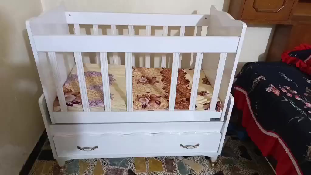 السلام عليكم جربيه أطفال مستعمله قليل كلش يعني بعدهه جديده سعر 95الف وبيهه مجال متوفر فيس بوك و واتساب فقط رقمي ***********
